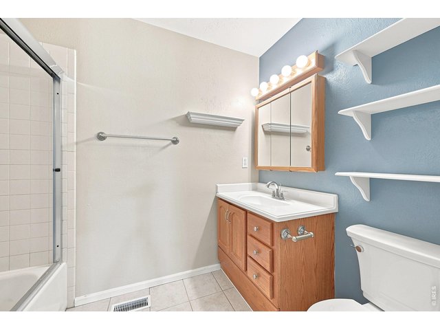 Property Photo 20 Upper Full Bathroom