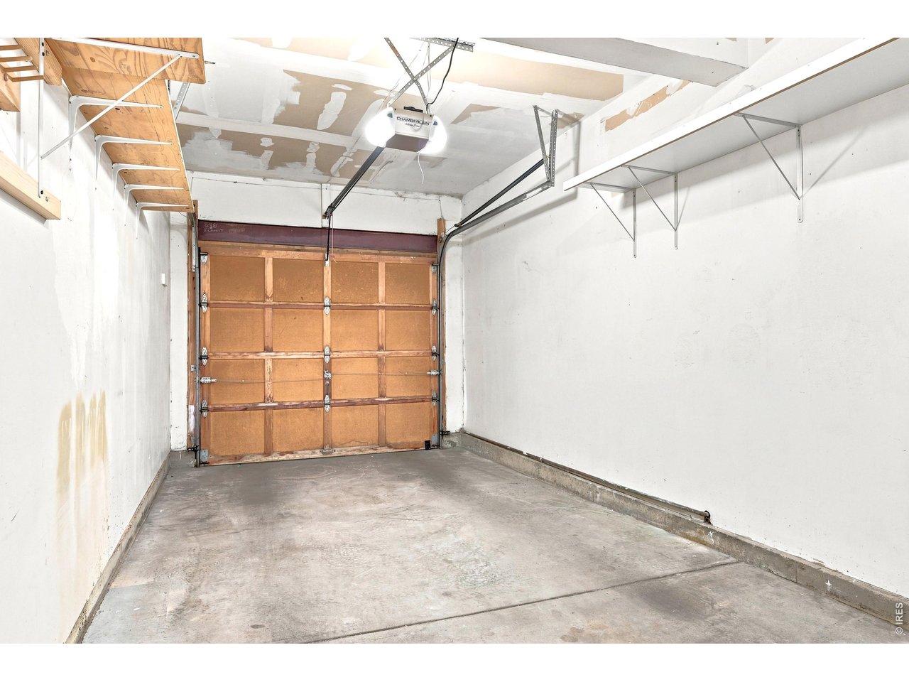 Property Photo 22 Oversized Attached Garage