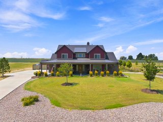 9260 Meadow Farms Dr Milliken, CO 80543