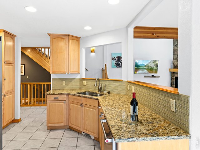 Property Photo 18 Granite countertops and open kitchen layout