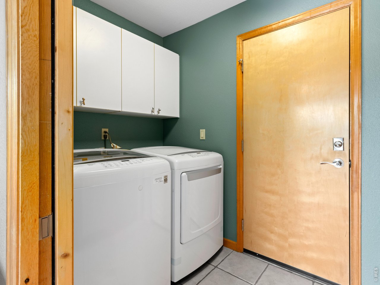 Property Photo 24 Mudroom- laundry area