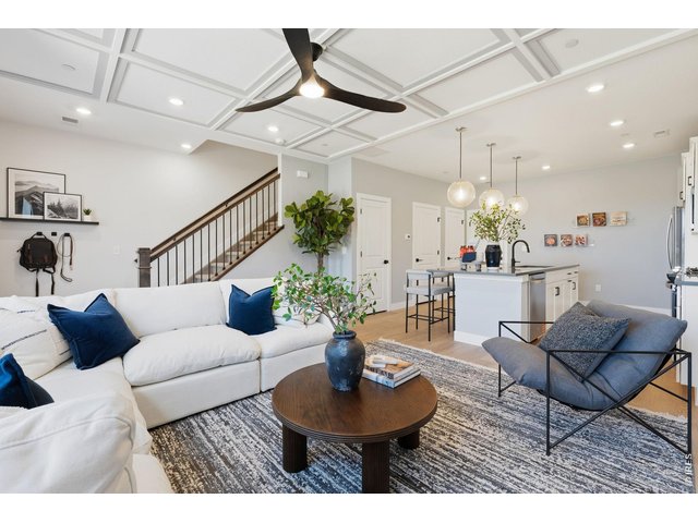 Property Photo 8 9ft Ceilings