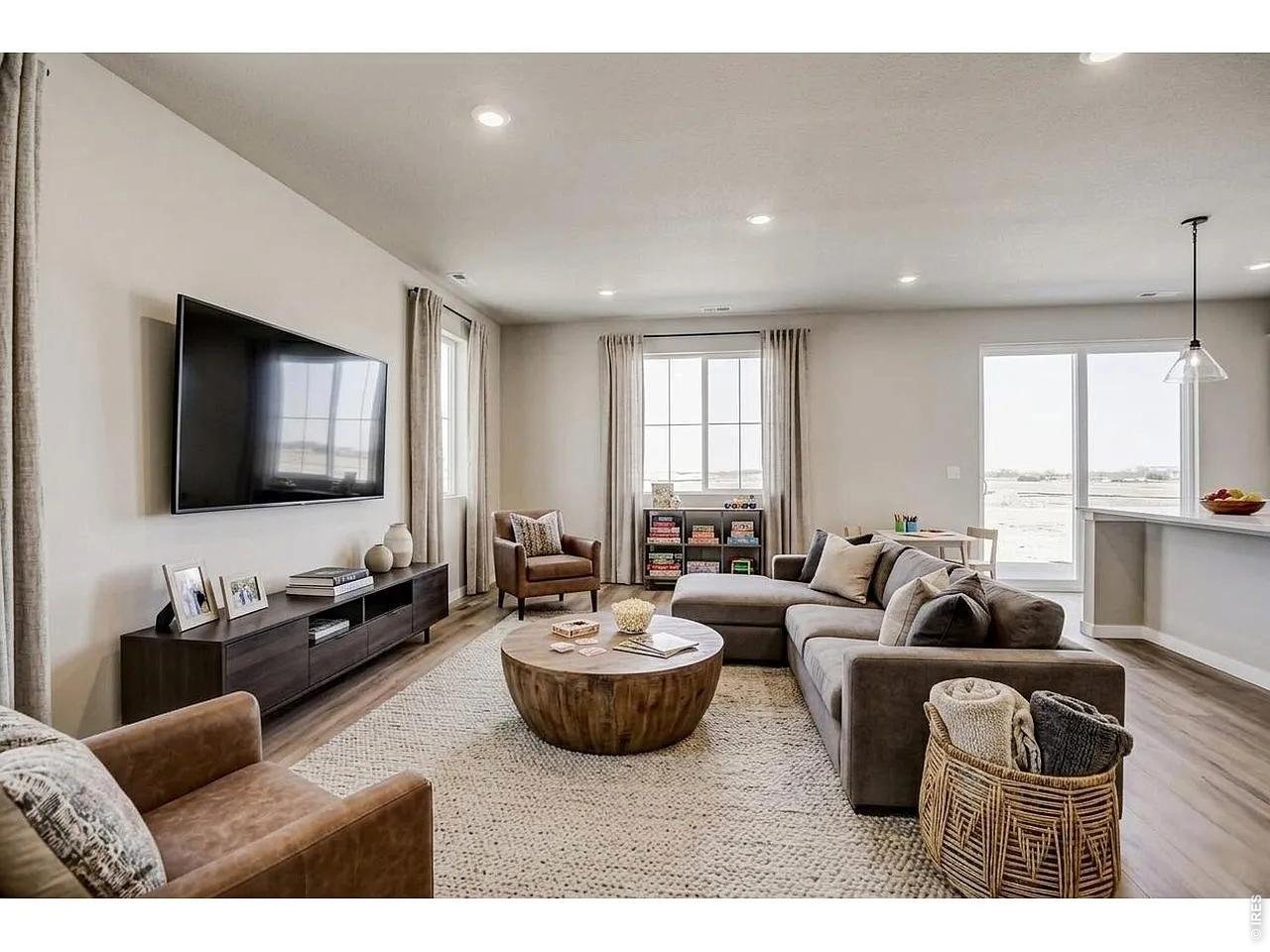 Property Photo 2 Living Room