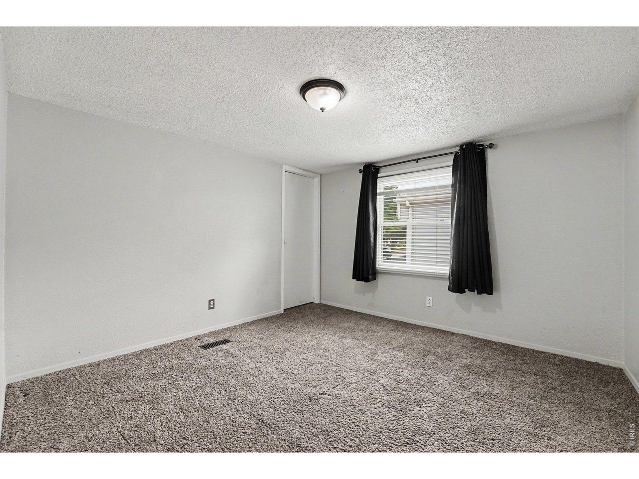 Property Photo 12 Third bedroom