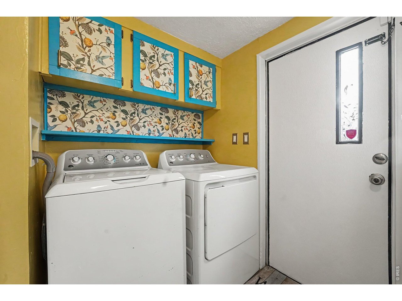 Property Photo 15 Separate laundry area off the kitchen