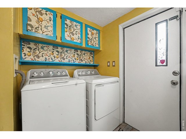 Property Photo 15 Separate laundry area off the kitchen