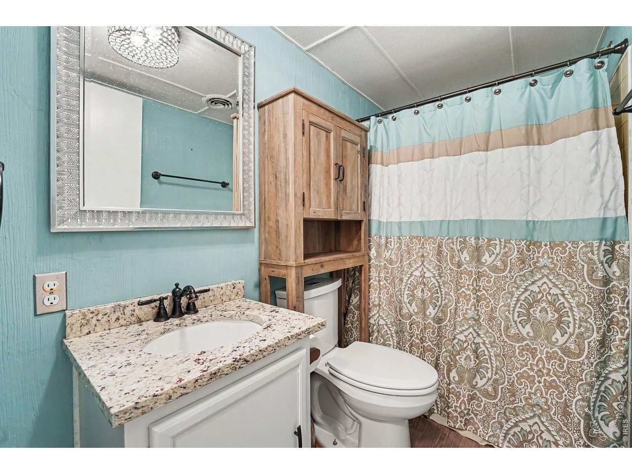 Property Photo 14 Second full bathroom