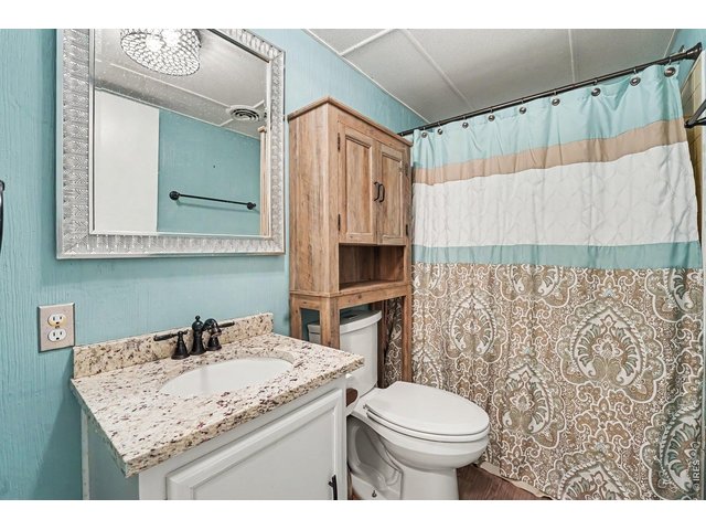 Property Photo 14 Second full bathroom