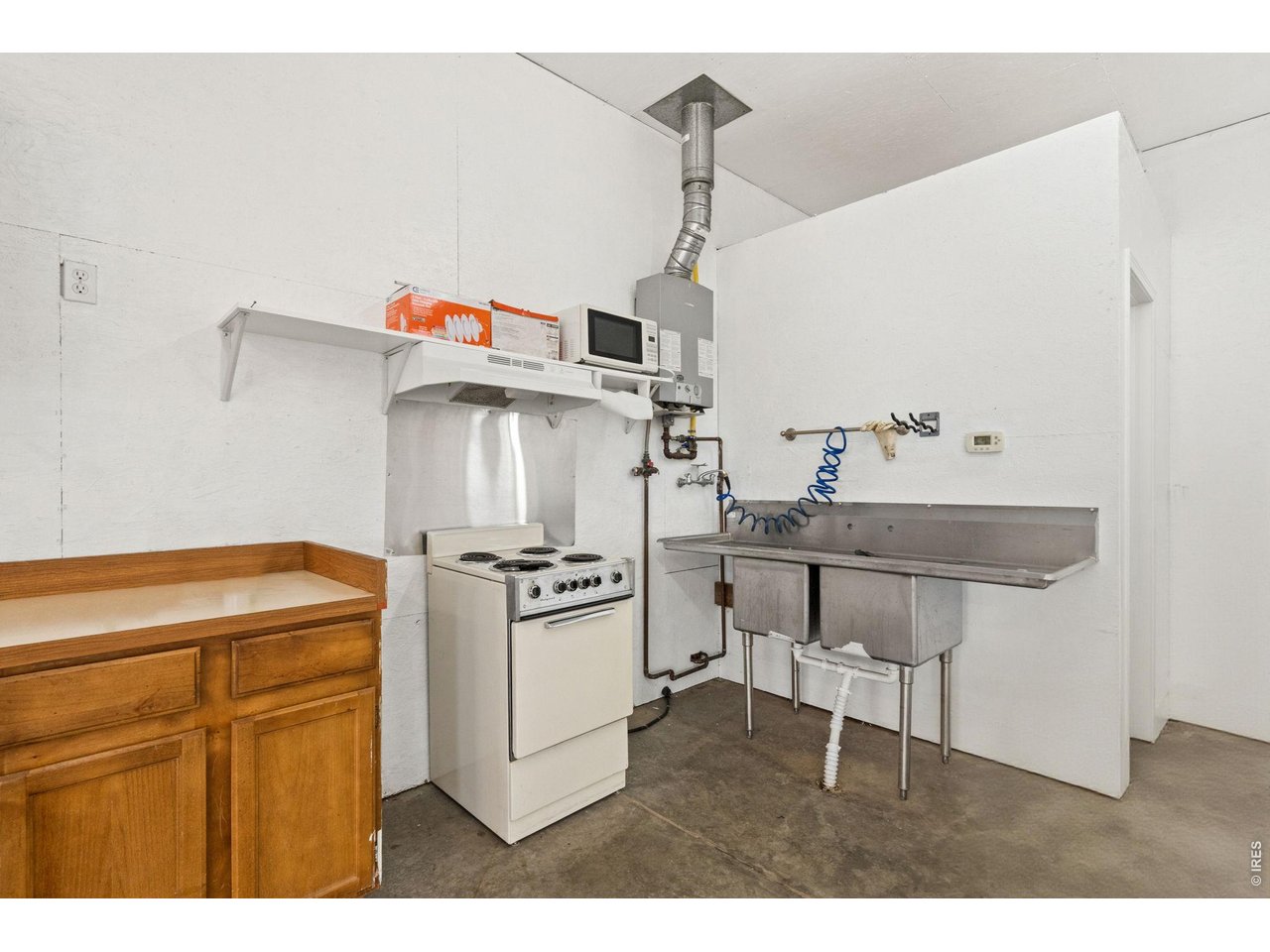 Property Photo 41 Has own cooktop and deep sink!