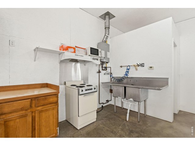 Property Photo 41 Has own cooktop and deep sink!