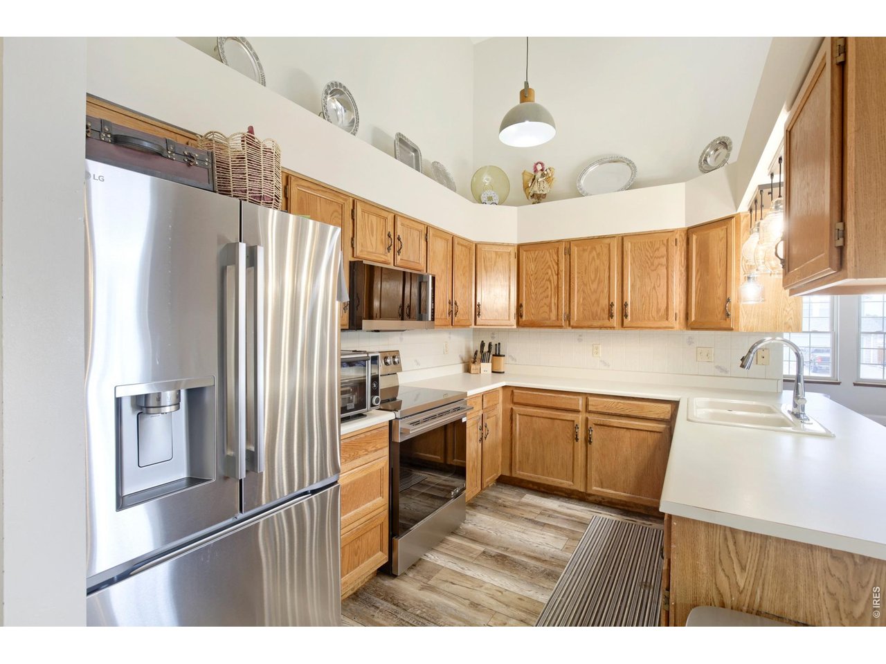 Property Photo 9 Kitchen with lots of Cabinet and Counter Space, Newer Appliances!!!