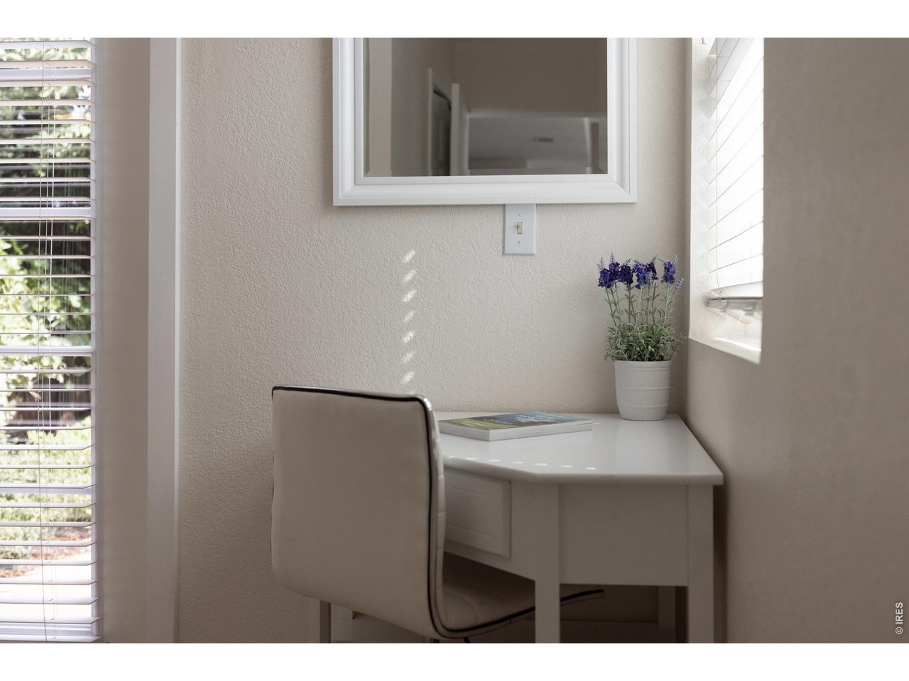 Property Photo 20 Sweet desk space