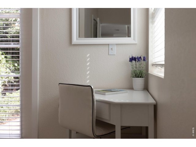 Property Photo 20 Sweet desk space