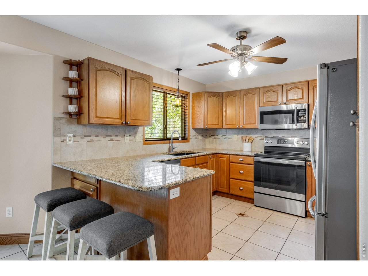 Property Photo 16 Stainless appliances