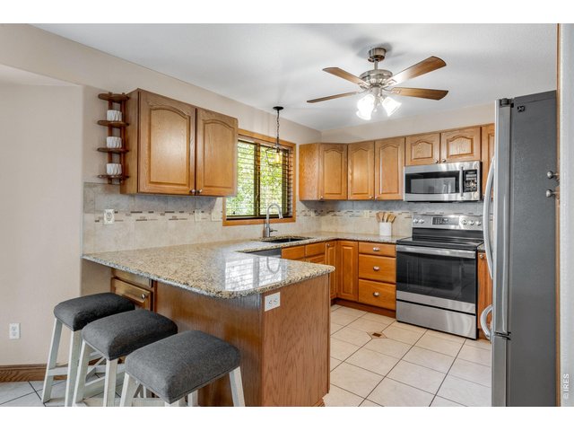Property Photo 16 Stainless appliances