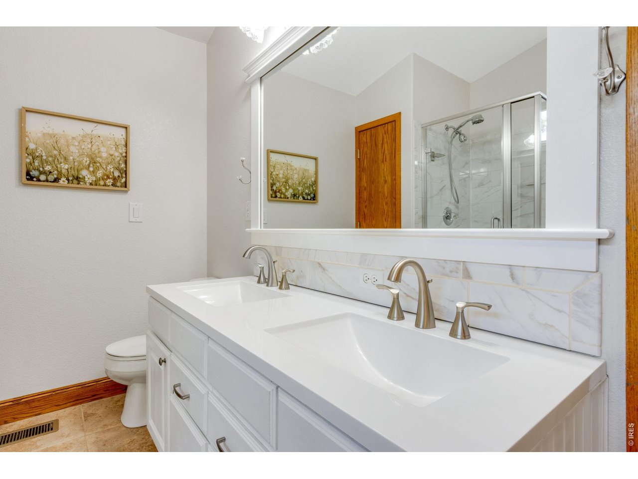 Property Photo 24 Double sinks.