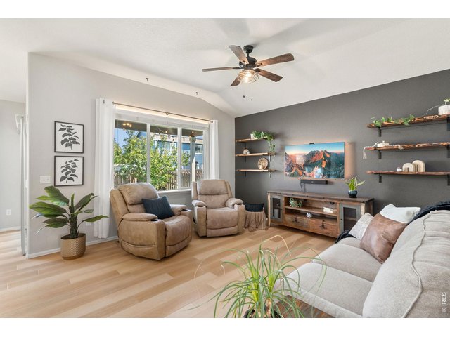 Property Photo 6 Living Room