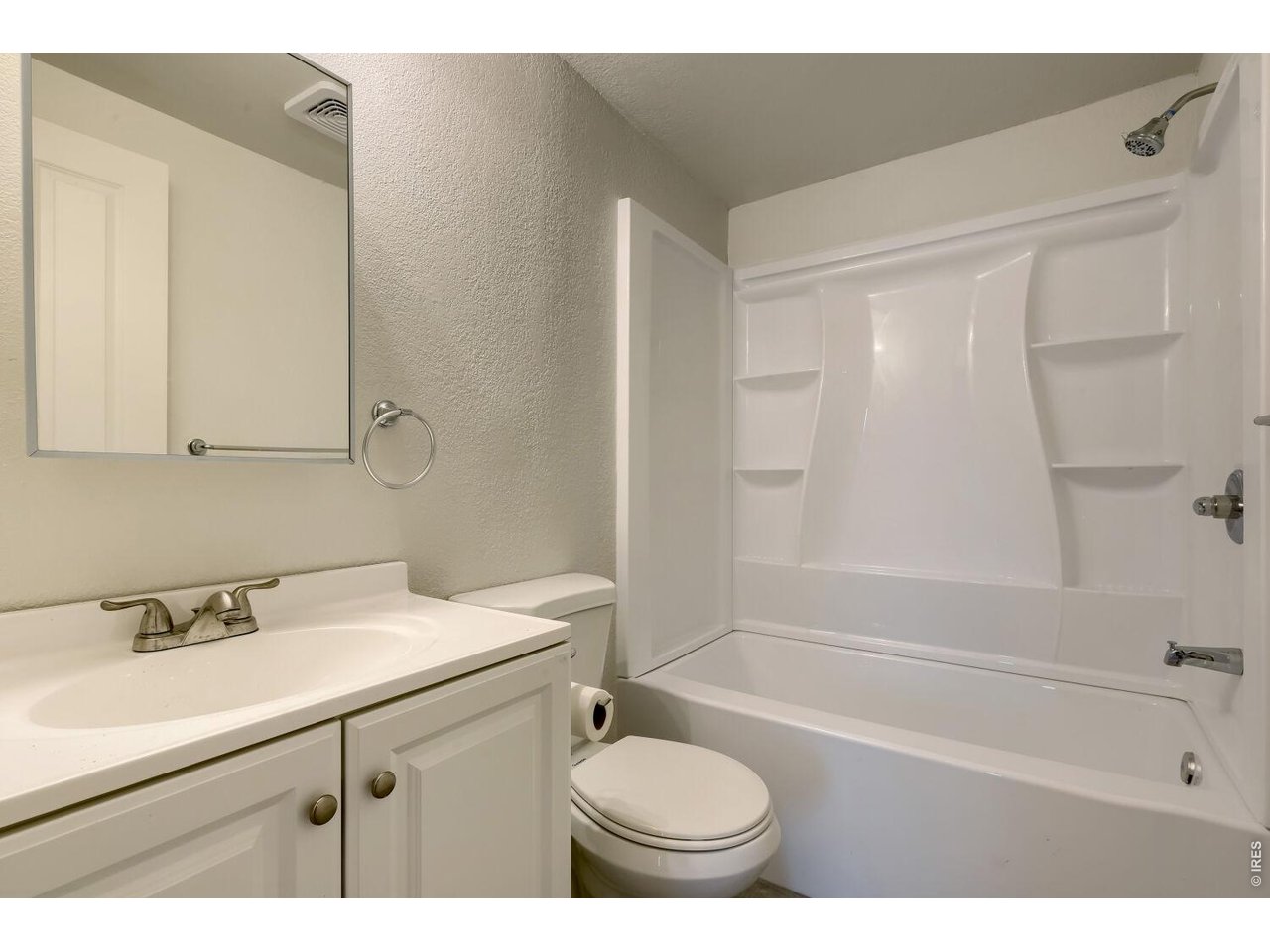 Property Photo 23 Main Bathroom
