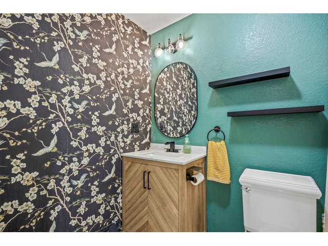 Property Photo 16 Secondary full bathroom