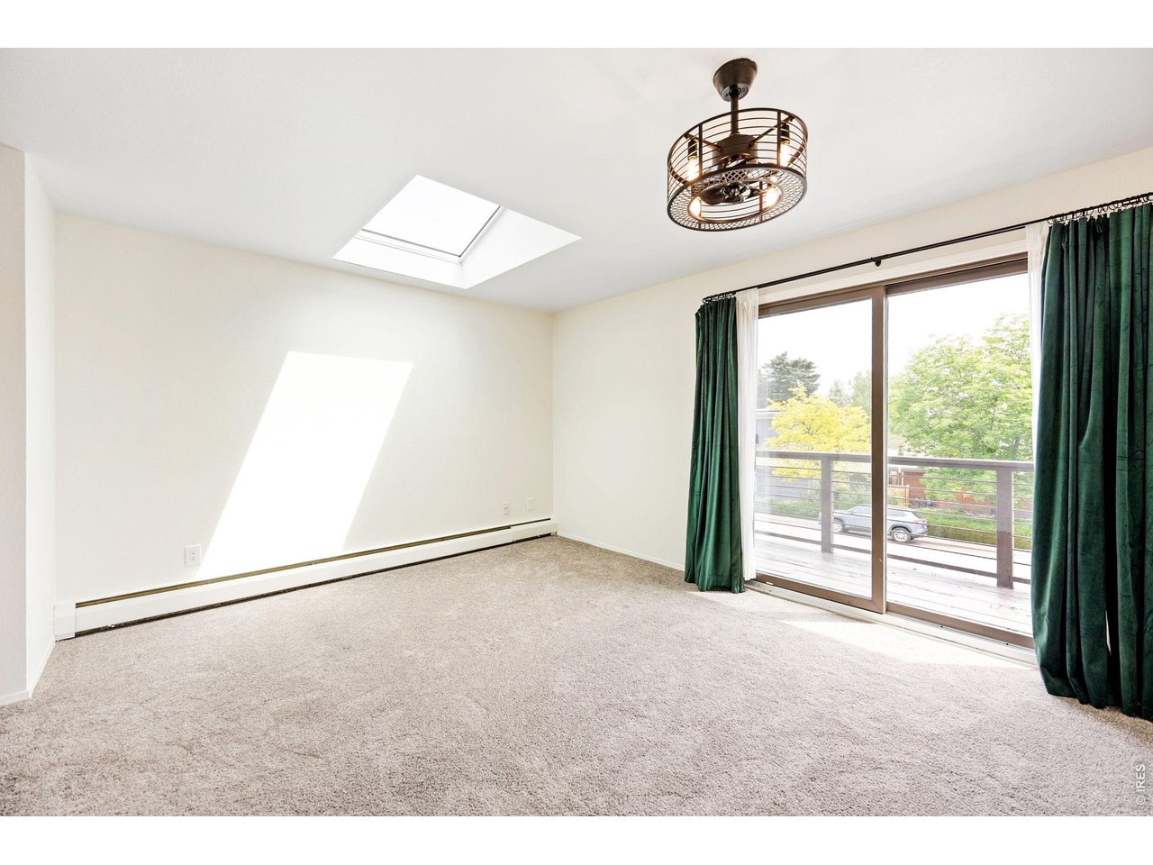 Property Photo 11 Primary bedroom