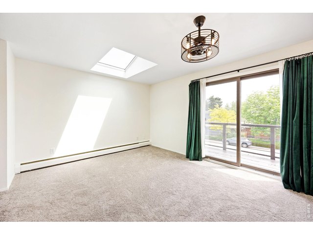 Property Photo 11 Primary bedroom