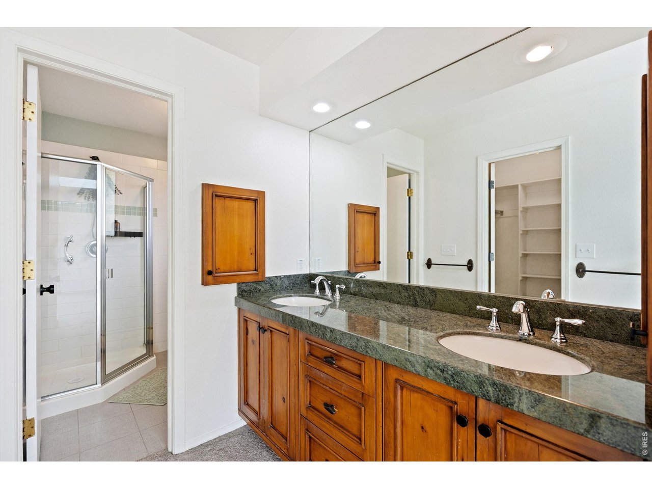 Property Photo 13 Primary bathroom