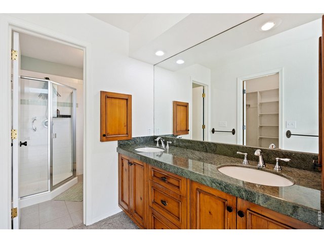 Property Photo 13 Primary bathroom