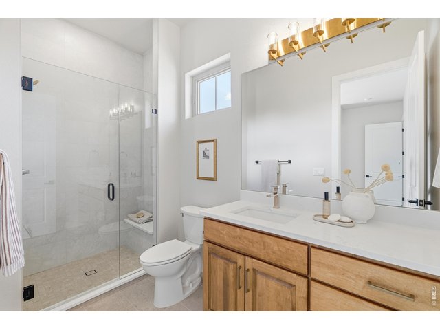 Property Photo 17 Main level ensuite bathroom.