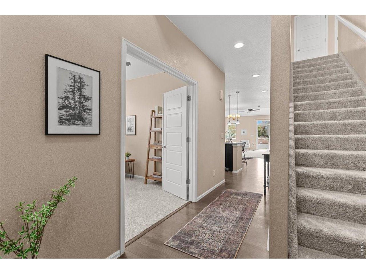 Property Photo 5 Entry