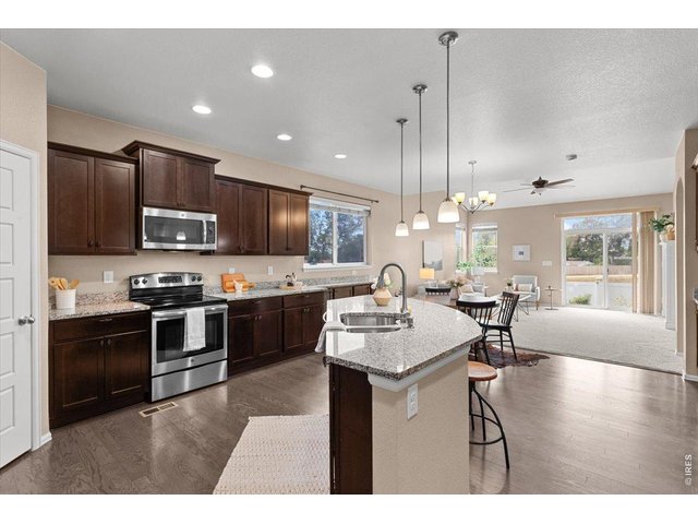 Property Photo 9 Bright open kitchen