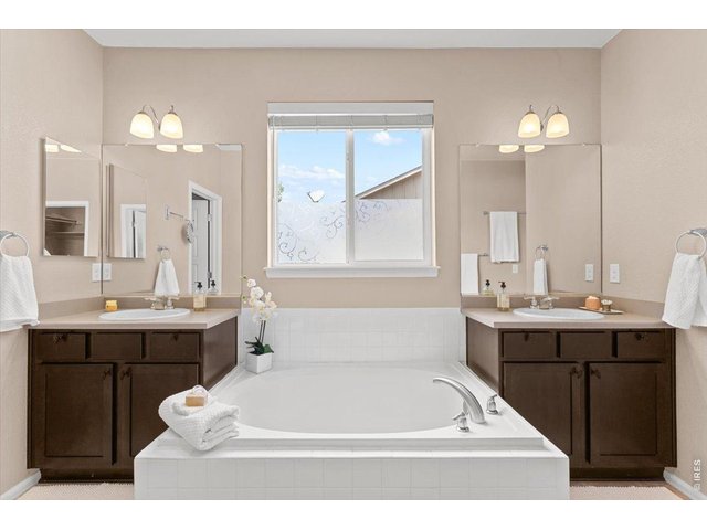 Property Photo 22 5 piece primary bathroom