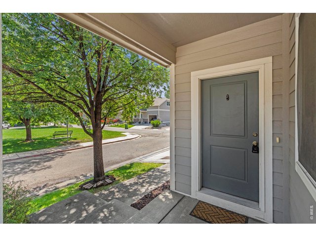 Property Photo 2 Access to greenspace right outside your front door!