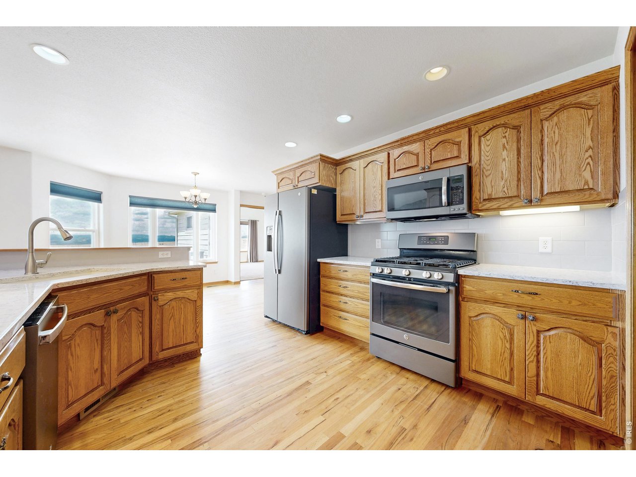 Property Photo 40 Kitchen - Granite Countertops - All Appliances Included