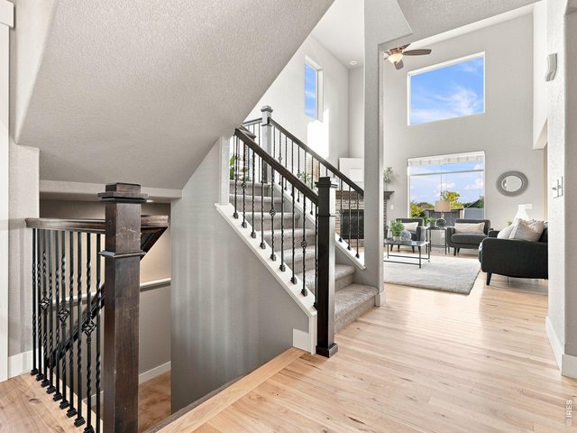 Property Photo 19 Bright, open foyer.