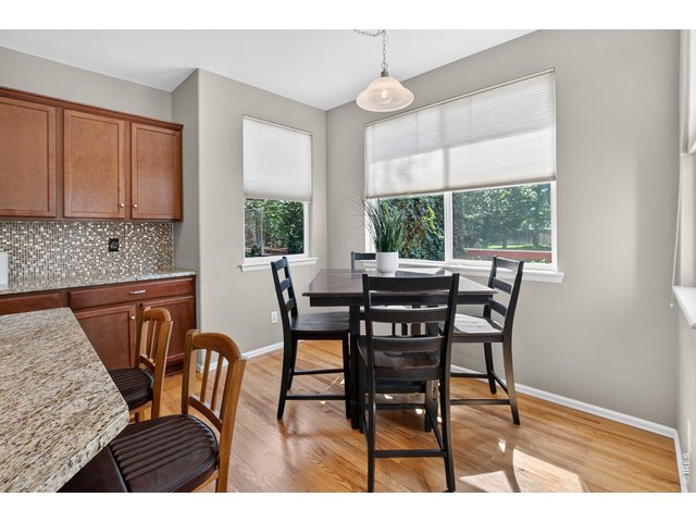 Property Photo 17 Eat-in kitchen