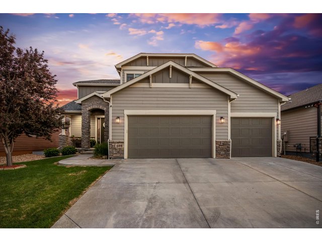 Property Photo 40 Attractive curb appeal with a spacious three-car garage.