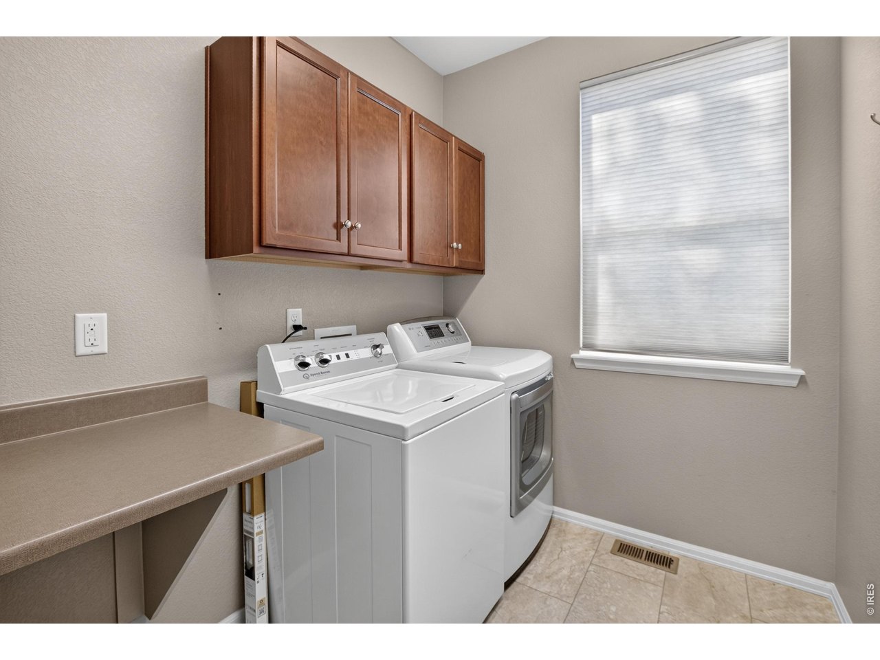 Property Photo 21 Washer & dryer included