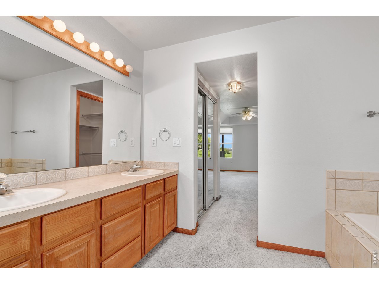 Property Photo 12 Primary bath