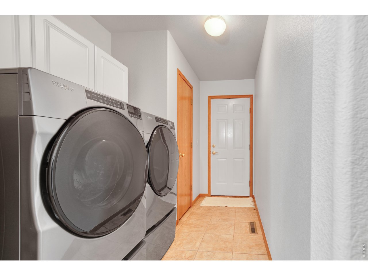 Property Photo 9 Laundry area / garage entrance / closet Washer and dryer included