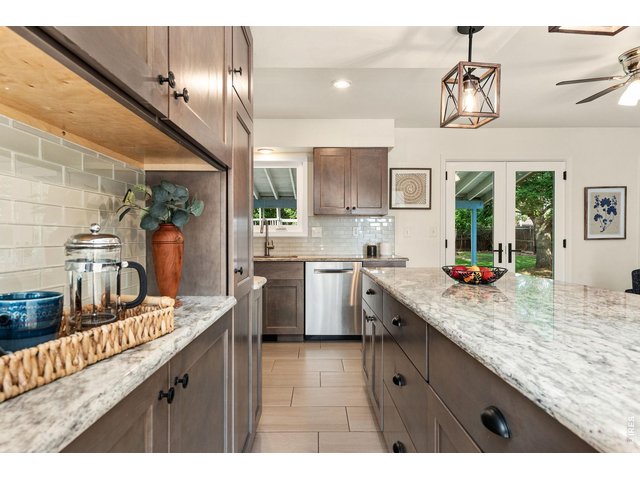 Property Photo 10 Kitchen