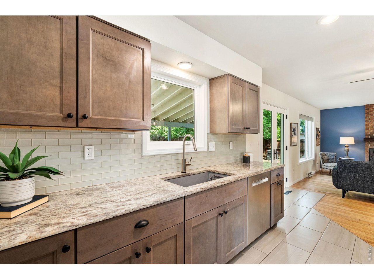 Property Photo 12 Kitchen