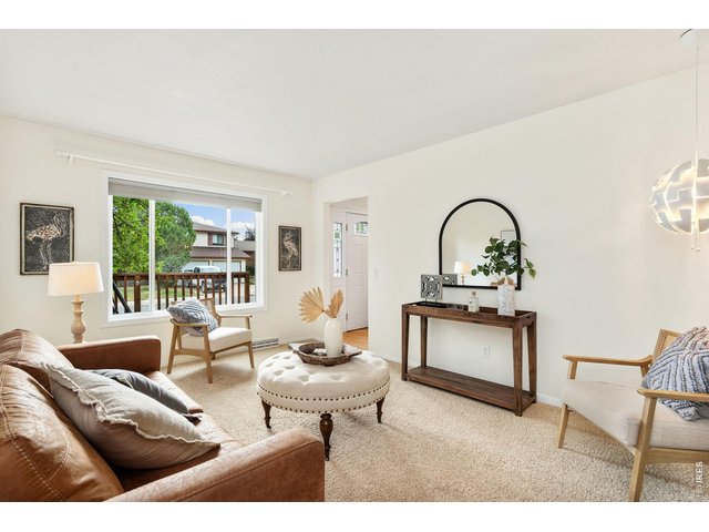 Property Photo 16 Living room