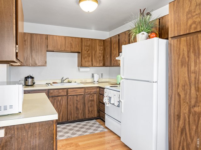 Property Photo 14 Unit 2: Full kitchen