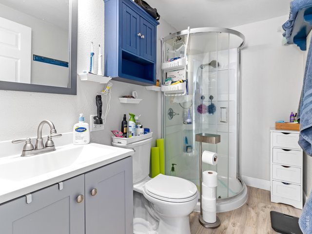 Property Photo 29 3/4 bathroom