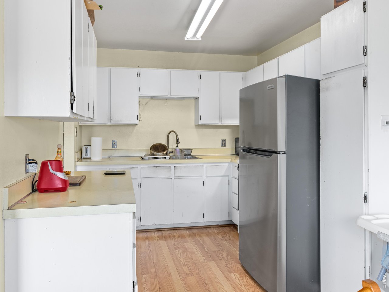 Property Photo 36 Unit 4: Kitchen