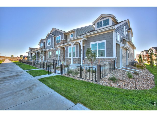 Property Photo 2 End unit with 4 bedrooms, flex room, and a spacious loft upstairs!