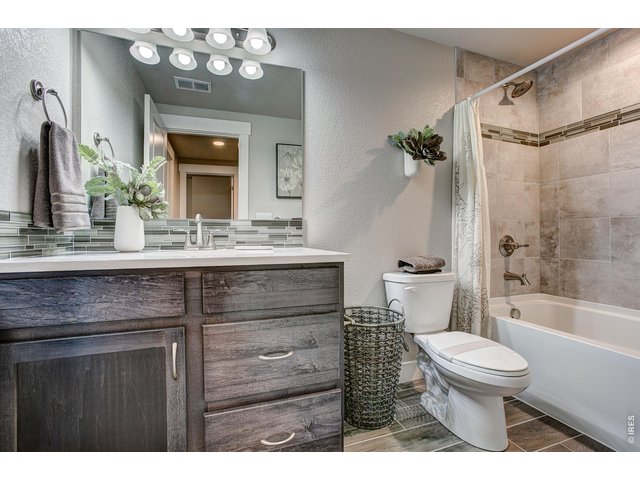 Property Photo 40 Shared bathroom in basement