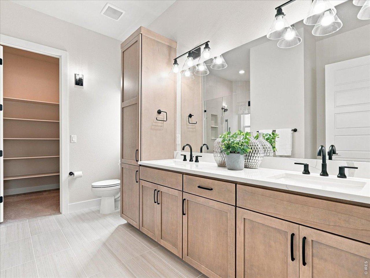 Property Photo 21 Exceptional storage.