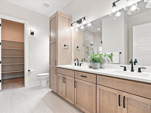 Property Photo 21 Exceptional storage.