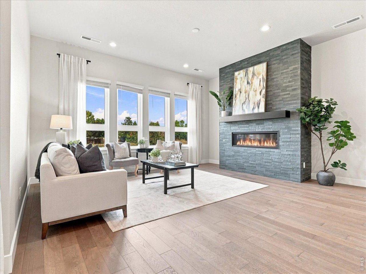Property Photo 10 Designer finishes create a clean, contemporary aesthetic.